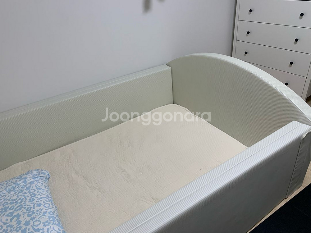 쥬다르 범퍼침대 밀크 점보사이즈 토퍼포함 신상 아기침대--0