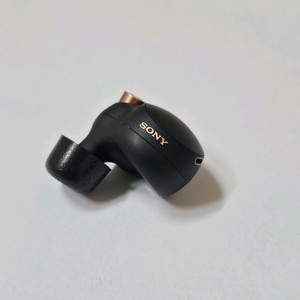 소니 WF-1000XM4 블랙 오른쪽 이어폰