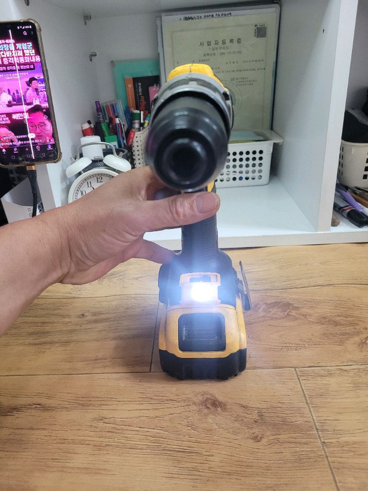 디월트충전함마드릴DCD796 배터리포함 이미지