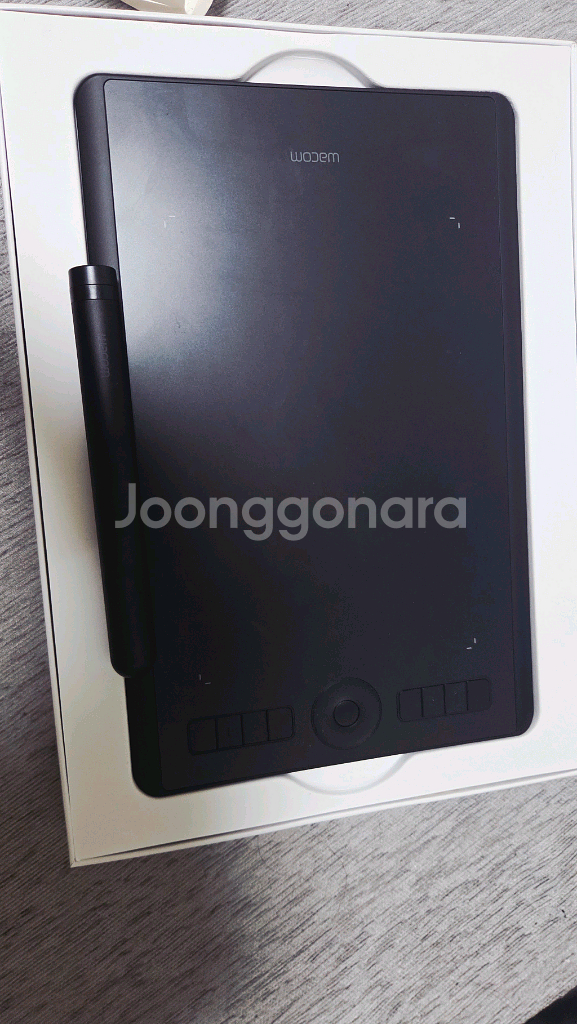 와콤 인튜어스 프로 PTH-660 중형 싸게팝니다--1