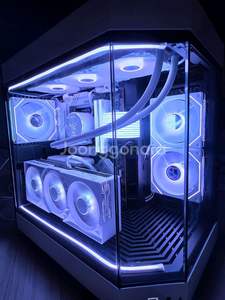 9800X3D RTX5080 어항본체 팝니다--1