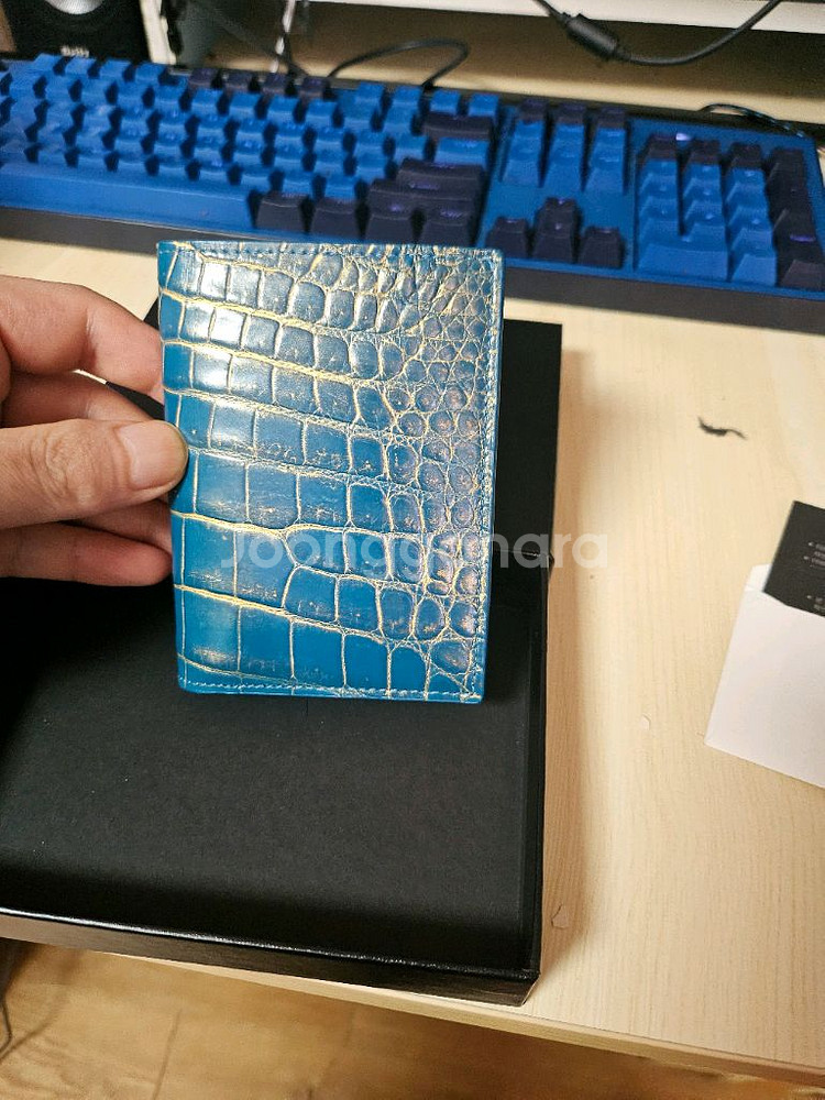 더퀴르 악어가죽 현금수납 카드지갑 판매합니다--0