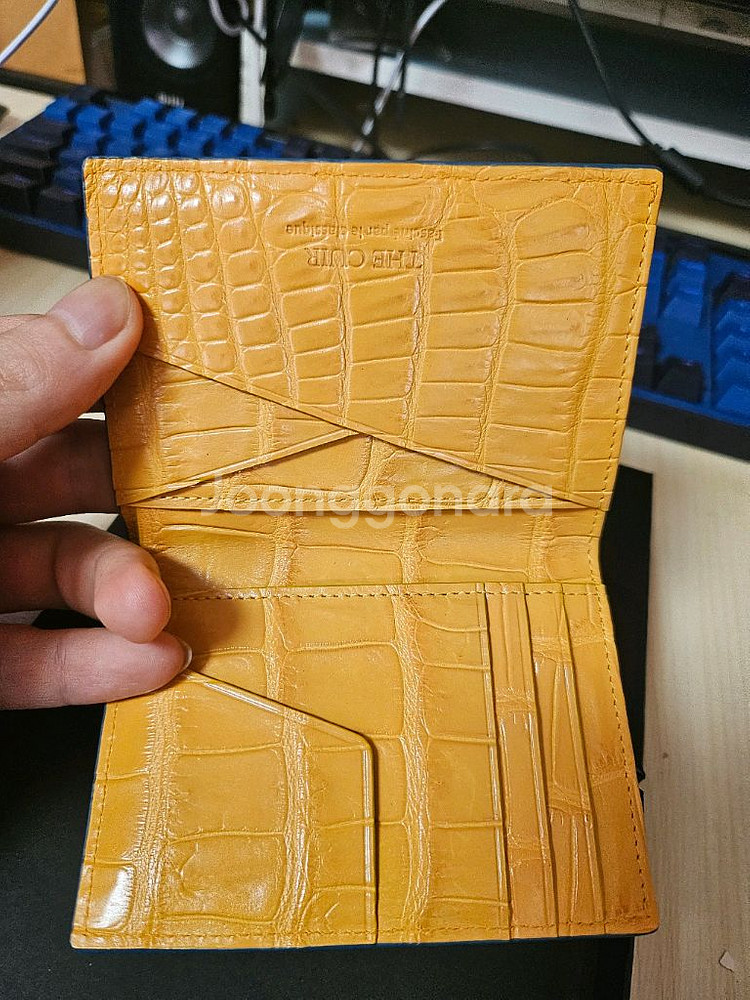 더퀴르 악어가죽 현금수납 카드지갑 판매합니다--4