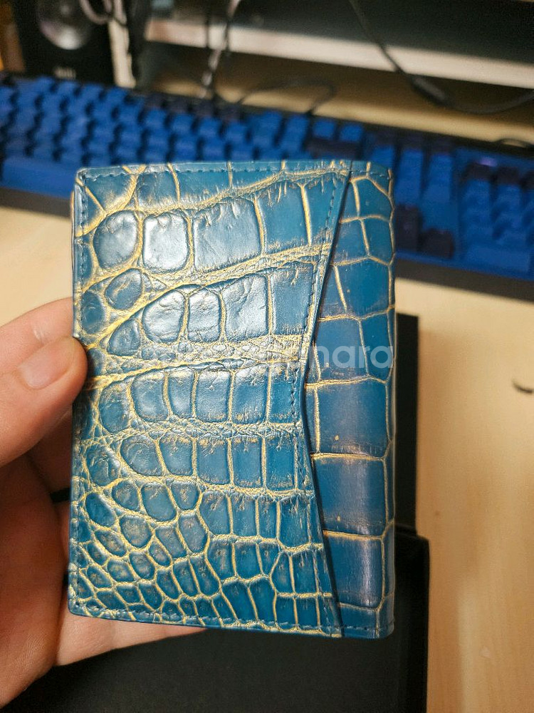 더퀴르 악어가죽 현금수납 카드지갑 판매합니다--3