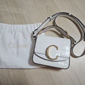 정품)Chloe 끌로에 크로크 미니 C백 화이트