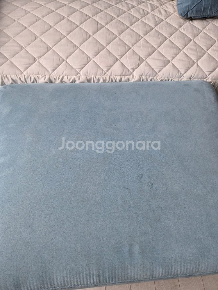 4인용 패브릭 소파와 스툴--6