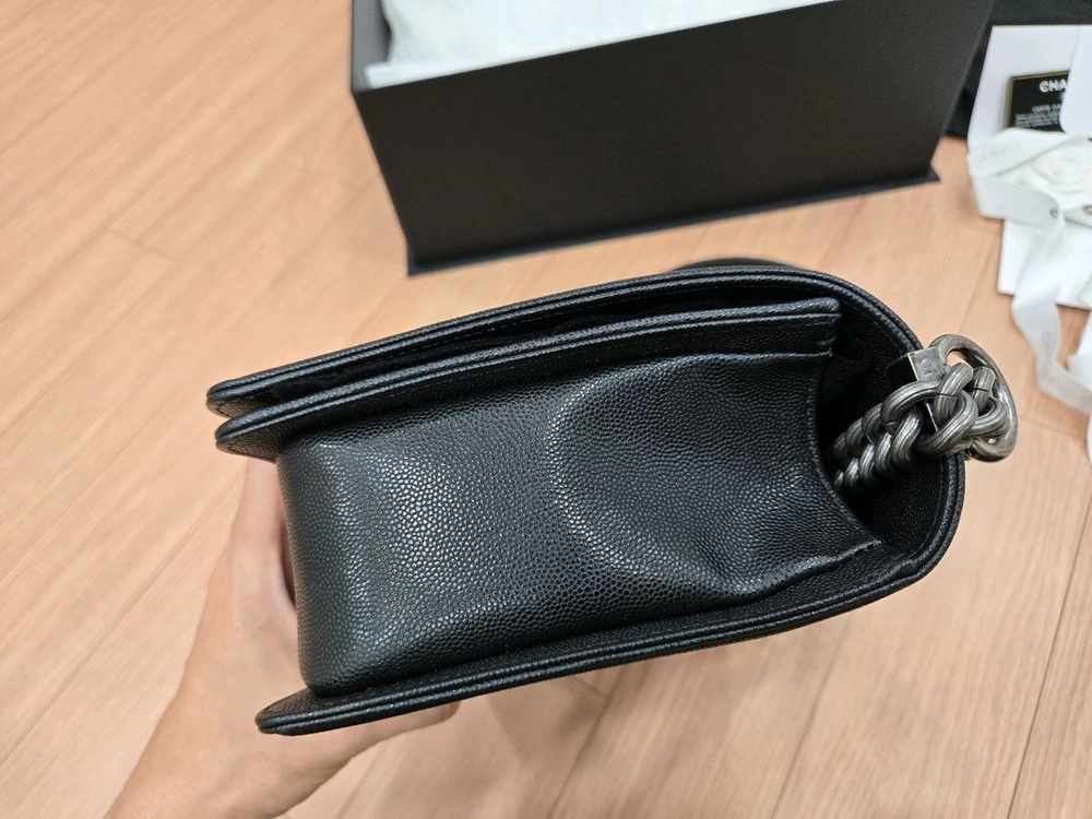 압구정갤러리아 구매 샤넬 보이백 빈티지 은장 미듐 이미지