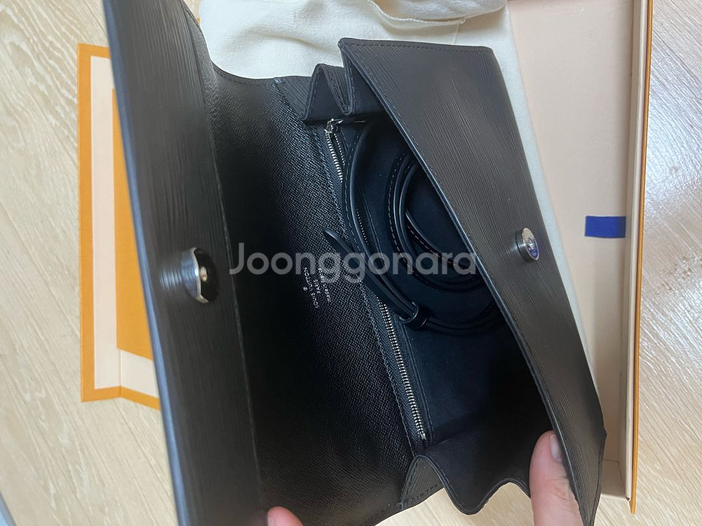 루이비통 에삐 숄더(대구현대백화점 구매 정품)--2