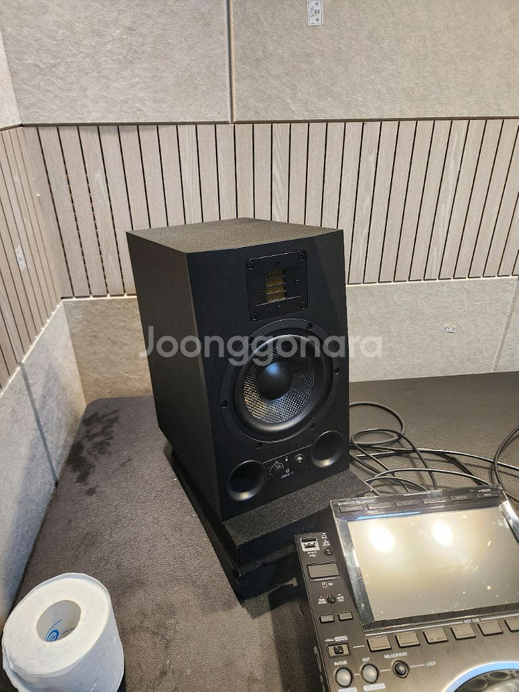 ADAM A7X 스피커. 박스 풀세트 2개, 개당 80--1