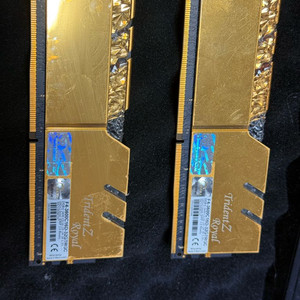 DDR4 지스킬 로얄 16x2 32기가 cl16