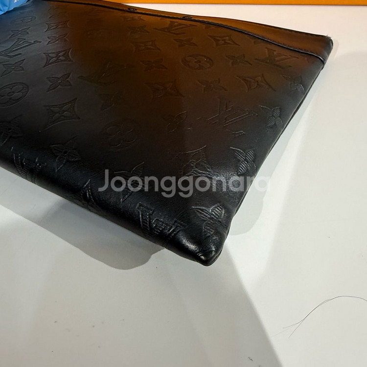 [정품]루이비통 모노그램 쉐도우 투고 스트랩 클러치--4