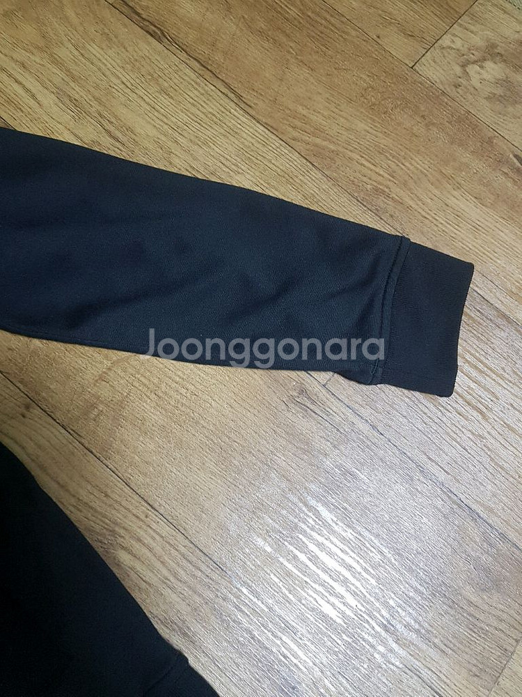언더아머 블랙집업 M 특가 택포--3