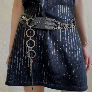 빈티지한 느낌의 체인 가죽 벨트입니다. - 독특한 뱀