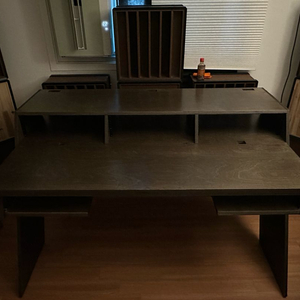 아웃풋 플랫폼 output platform 미디 데스크