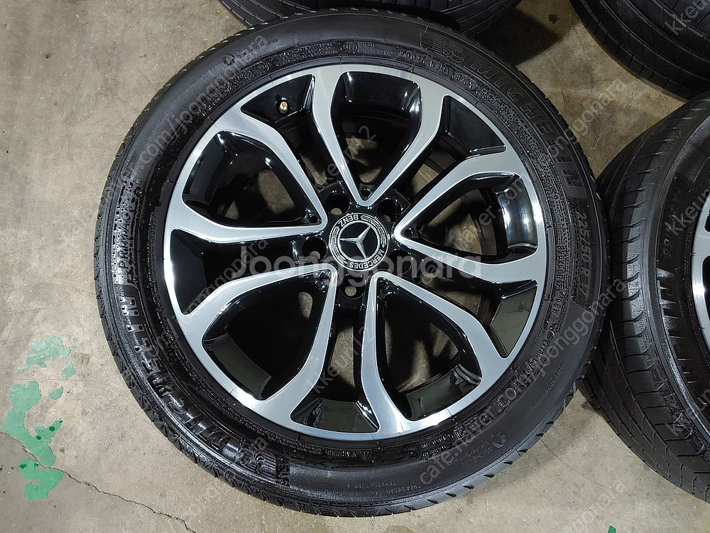 벤츠 W205 C클래스 17인치 정품 휠타이어--1