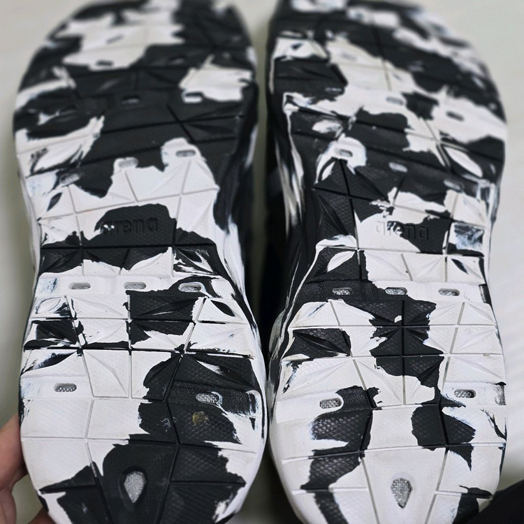 아레나 씨워커 아쿠아슈즈 이미지