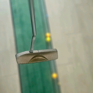 스카티카메룬 블랙 황동퍼터 34인치