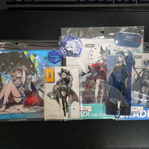 명일방주 공식 스카디 굿즈 팝니다.