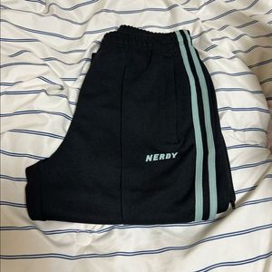 널디 엔와이 트랙 팬츠 블랙