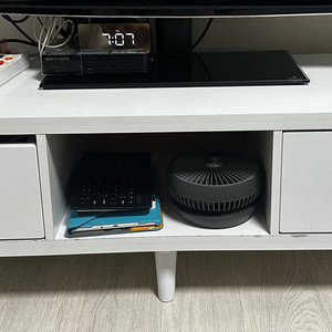 화이트 TV스탠드