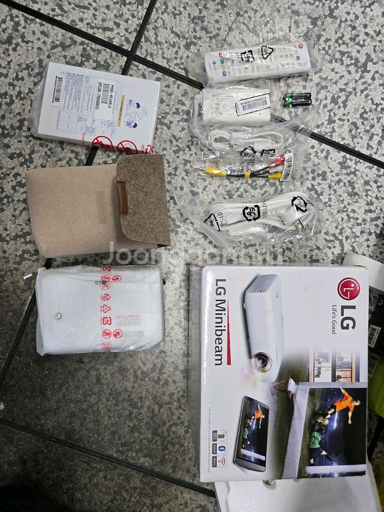 LG 빔프로젝터 PH550 미사용급--1