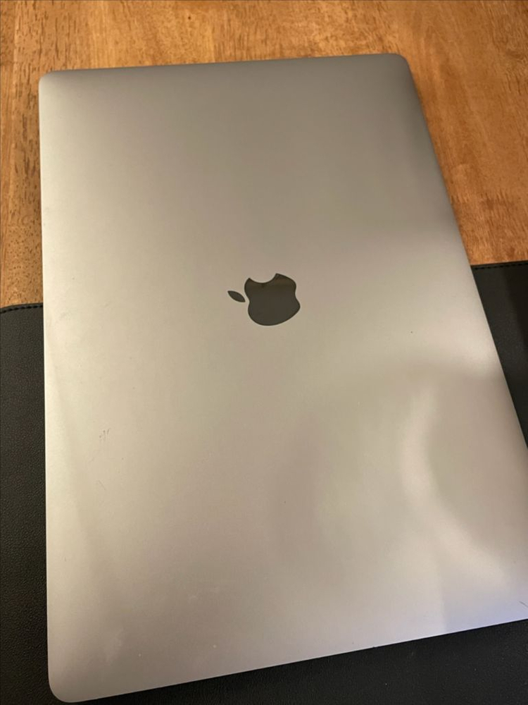 맥북프로 15인치 2018년형 판매합니다. 이미지