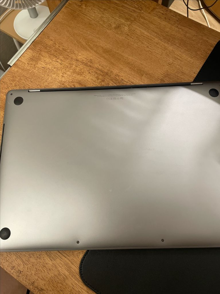 맥북프로 15인치 2018년형 판매합니다. 이미지