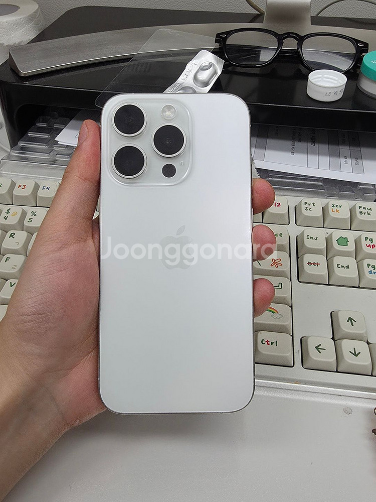 아이폰15pro 128기가 화이트 풀박스 팝니다--6