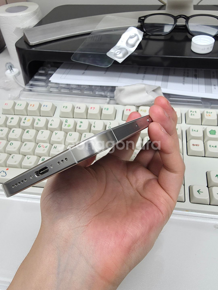 아이폰15pro 128기가 화이트 풀박스 팝니다--8