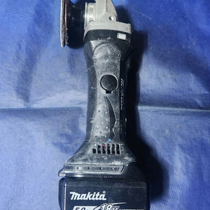 마끼다 18v 충전그라인더 DGA402 팝니다