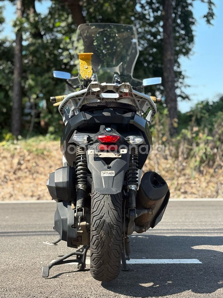 BMW C400X--6
