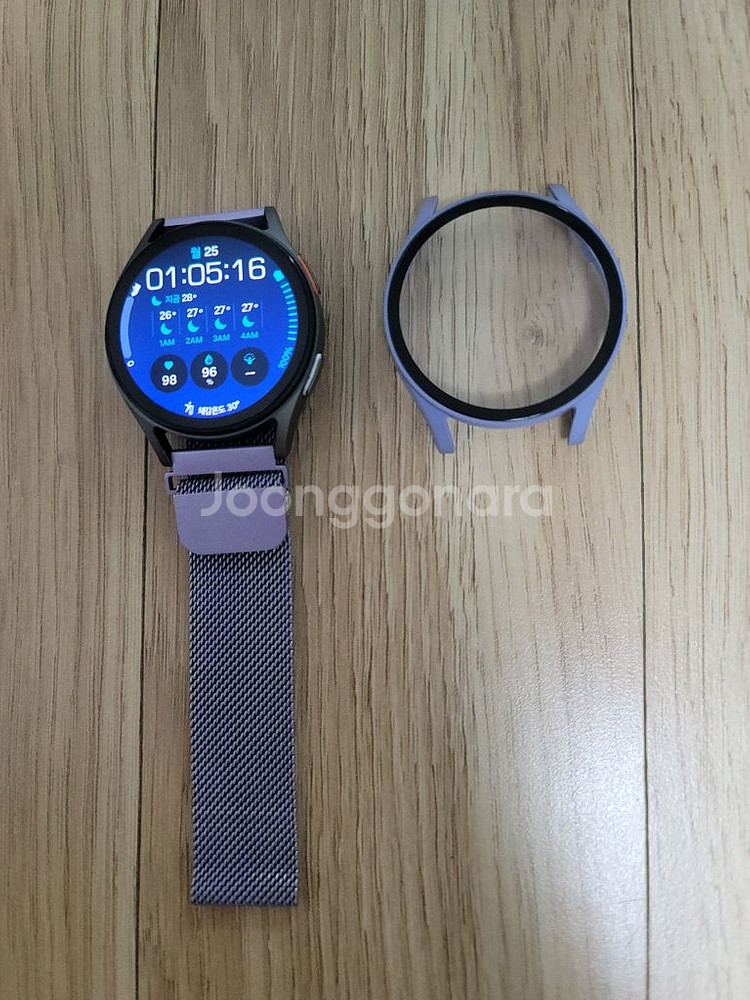 갤럭시 워치7 40mm 실버 색상입니다--0
