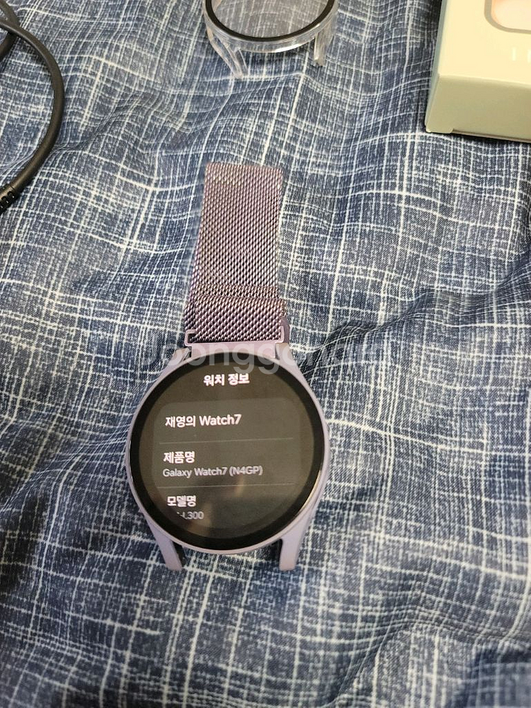 갤럭시 워치7 40mm 실버 색상입니다--1