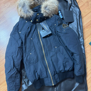 무스너클 발리스틱 골드 네이비 금장 24FW 한정판
