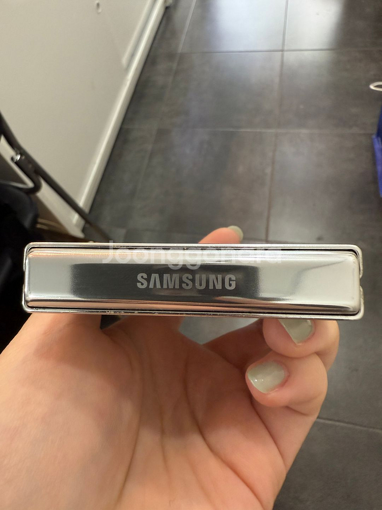 갤럭시Z플립5 256GB 크림--4