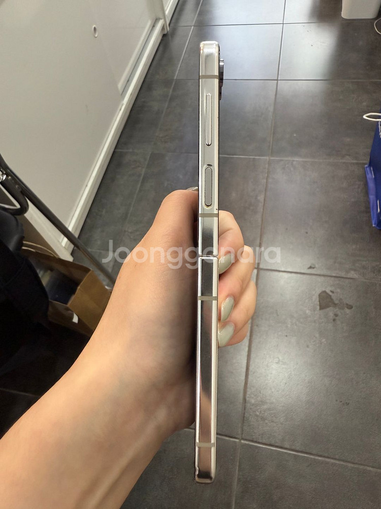 갤럭시Z플립5 256GB 크림--5