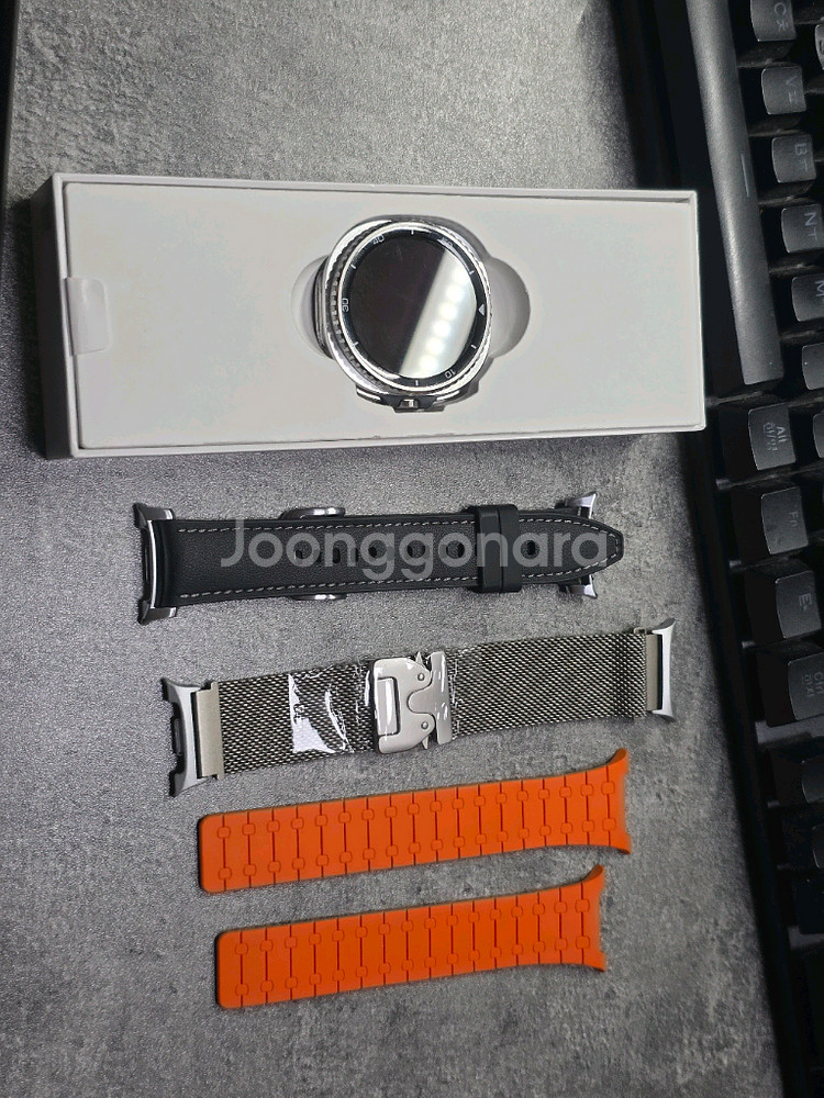 갤럭시 워치 8 클래식 블랙 블루투스 팝니다.--1