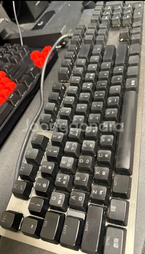 로지텍 기계식 키보드 g512 갈축 팝니다.--4