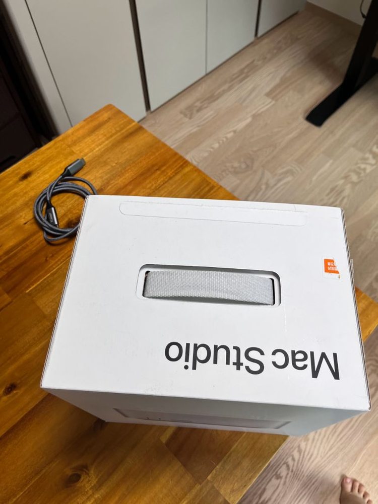 Mac Studio M2 Ultra 이미지