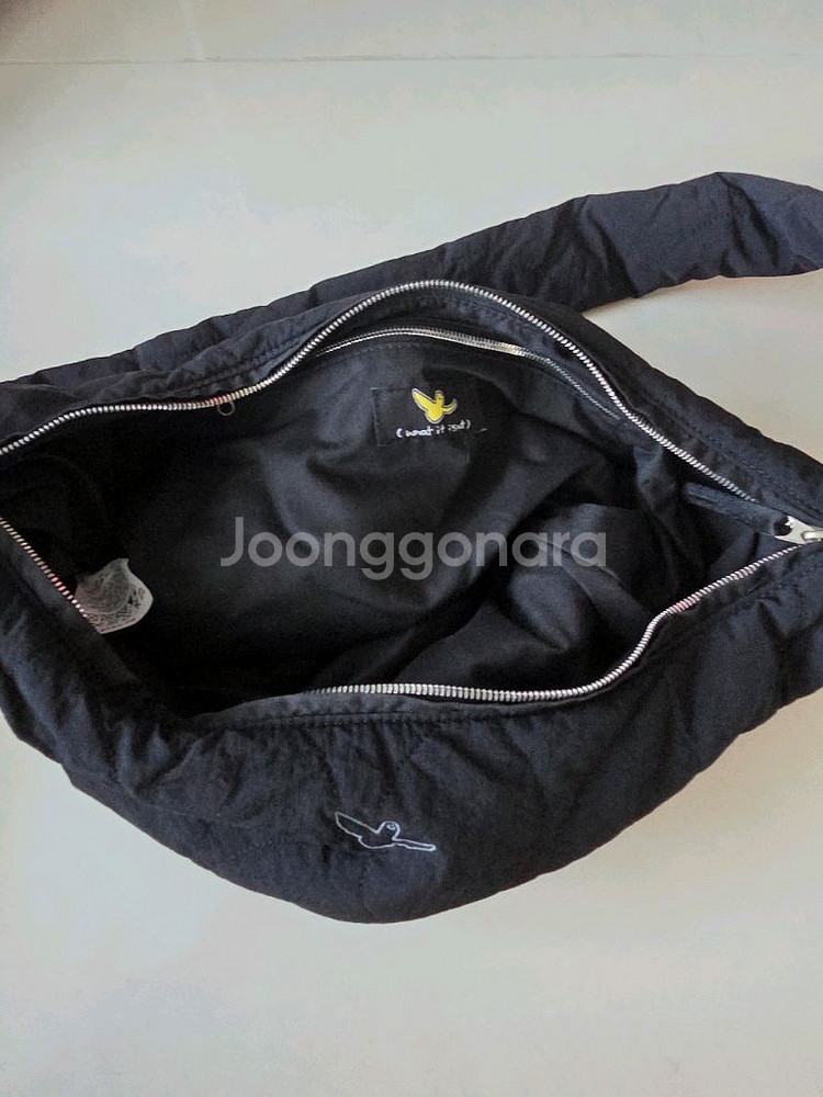 와릿이즌 퀼팅숄더백팝니다--1