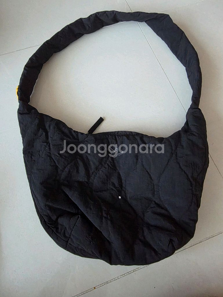 와릿이즌 퀼팅숄더백팝니다--0