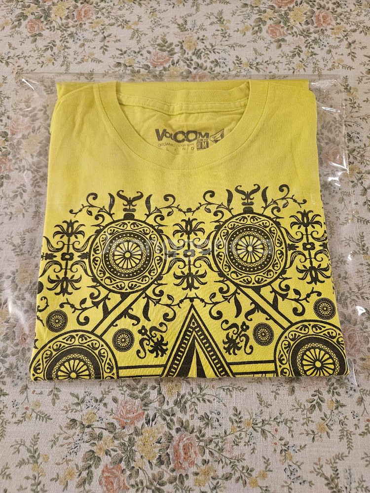 [해외M]볼컴 오가닉코튼 슬림핏 반다나 반팔 티셔츠--2