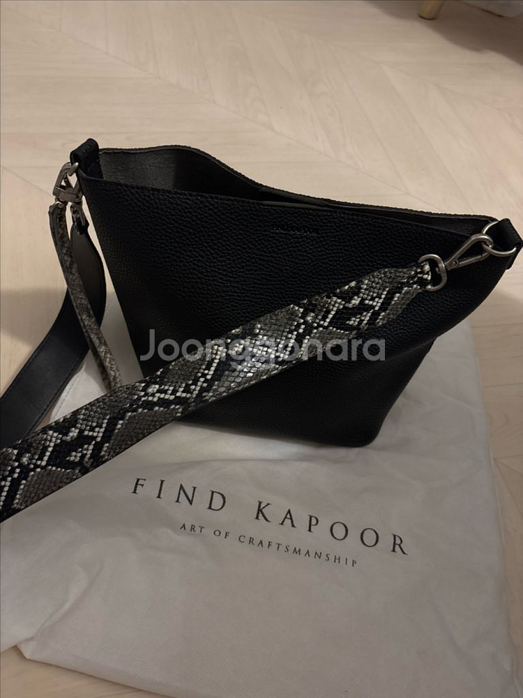 Find Kapoor 블랙 버킷백 사용감 거의없음--0