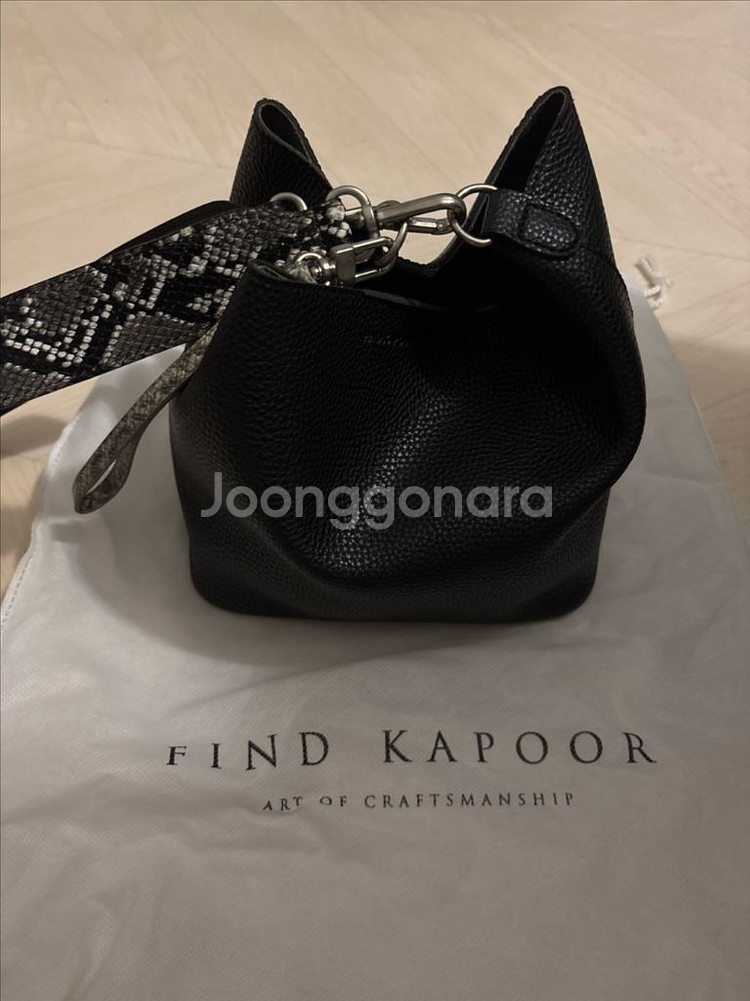 Find Kapoor 블랙 버킷백 사용감 거의없음--1