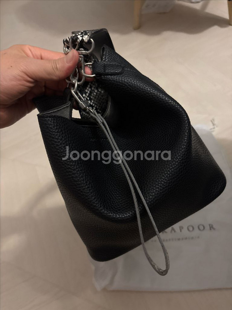 Find Kapoor 블랙 버킷백 사용감 거의없음--3