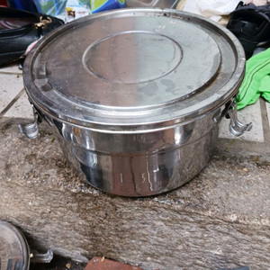 스텐 반찬통2개 ,,대형