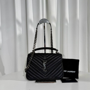 생로랑 마틀라세 레더 실버 모노그램 컬리지 미디움 체인