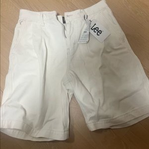 lee 흰색 반 바지