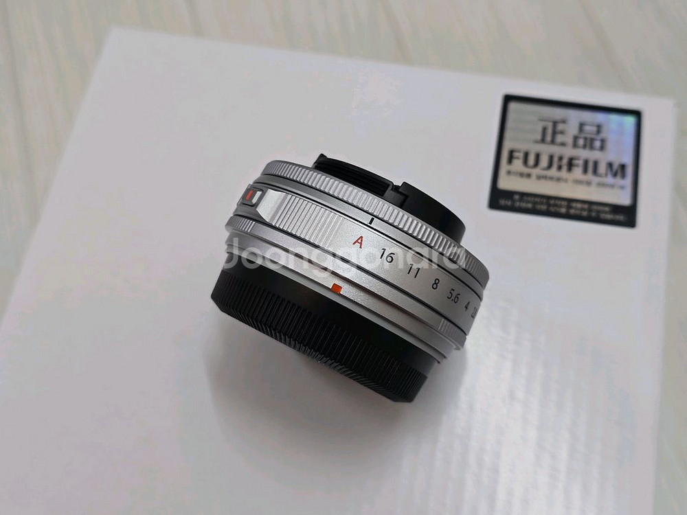 후지필름 X-E5 실버 23mm 번들 렌즈만 판매합니다--1