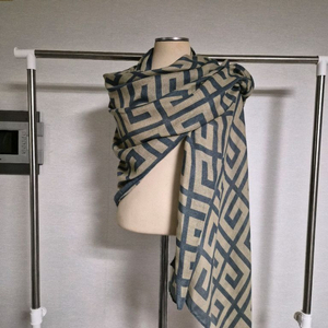 미착용 기하학 패턴 스카프